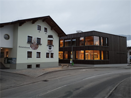 Gemeindeamt und Volksschule